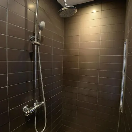 Beautiful Bright Apt Near Pierre De Geyter Square Apartment